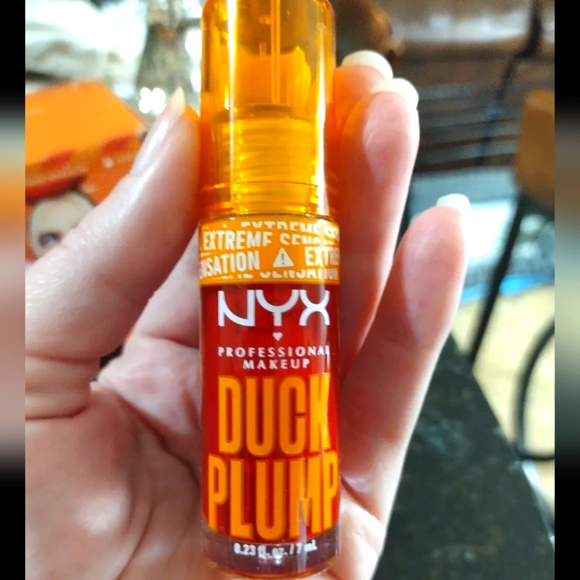 NIB NYX Duck Plump Extreme Sensation plumping gloss -14- Hall of Flame - Picture 2 of 7